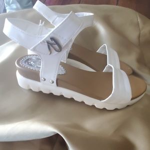 MORBARRZ white sandels